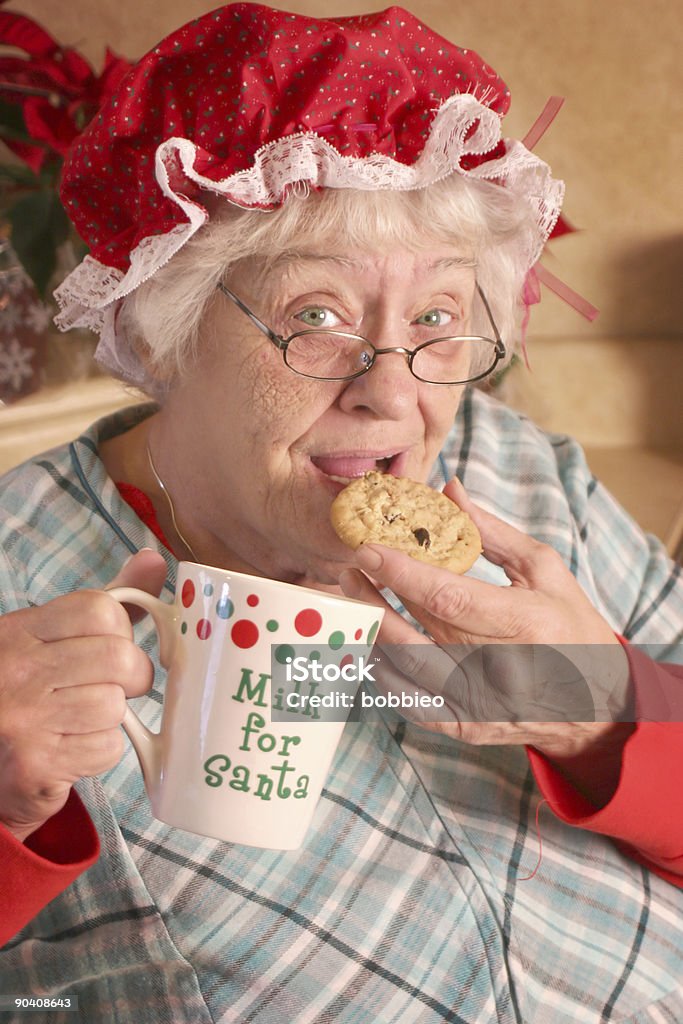 La Sra. cláusula sneaking las cookies - Foto de stock de Abuela libre de derechos