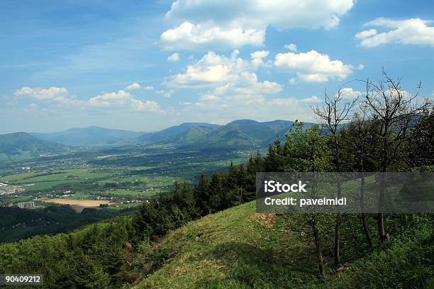Vista A Las Montañas Foto de stock y más banco de imágenes de Aire libre - Aire libre, Alpes Europeos, Belleza