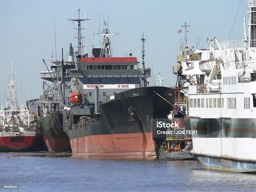 Embarcaciones en el puerto de buenos aires - Foto de stock de Barco de pasajeros libre de derechos