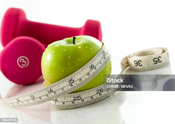 Dieta Y Ejercicio Foto de stock y más banco de imágenes de Manzana - Manzana, Pesas, Cinta métrica