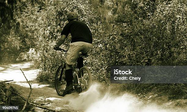 Stile Motociclista - Fotografie stock e altre immagini di Ambientazione esterna - Ambientazione esterna, Attività ricreativa, Bicicletta