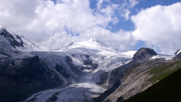 istock Alp Mountains in Tyrol / Carinthia, Austria 904102240