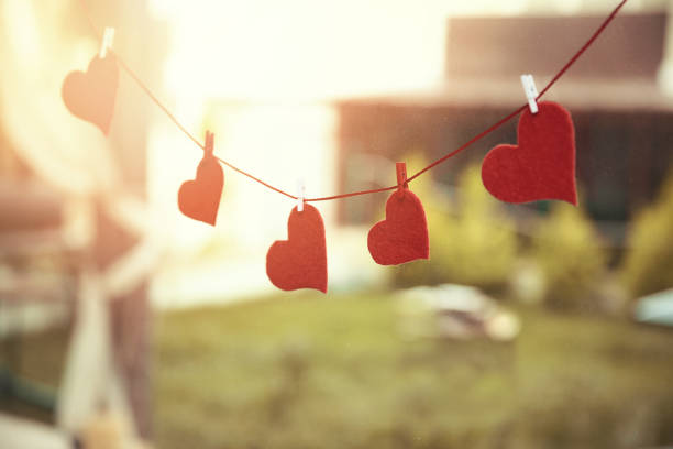 autumn outdoor scene with empty note - love hanging indoors studio shot imagens e fotografias de stock