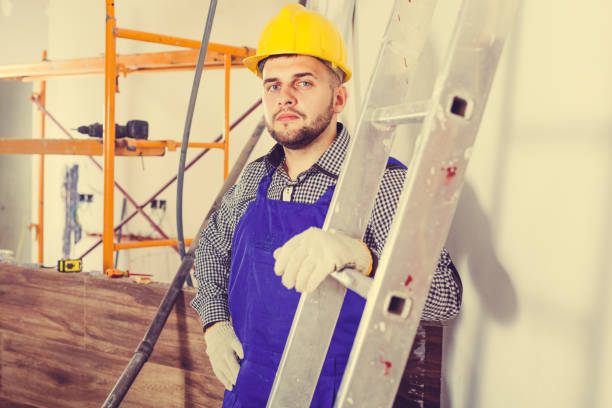 istock Portrait of smiling workman which is plastering 904142590