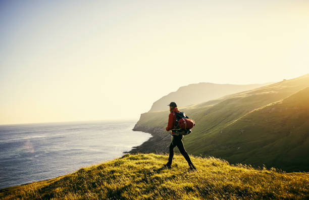 istock Going to the edge of the mountain 904172096