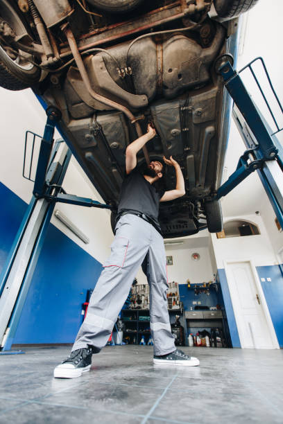 istock Small repair shop 904206702