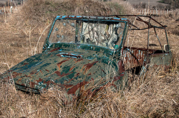 istock Old abandoned dirty broken vintage truck 904261462