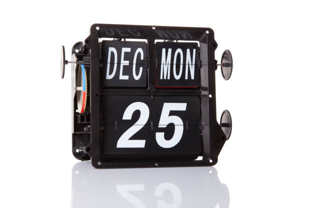 istock Mechanical calendar retro date isolated. 904262092
