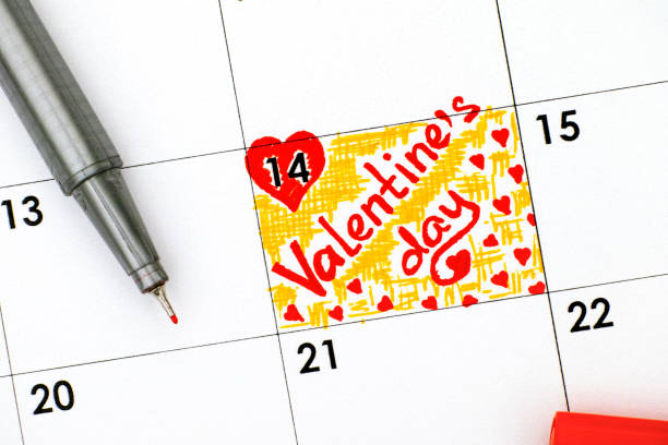 istock Reminder Valentines Day in calendar with red pen. 904281366