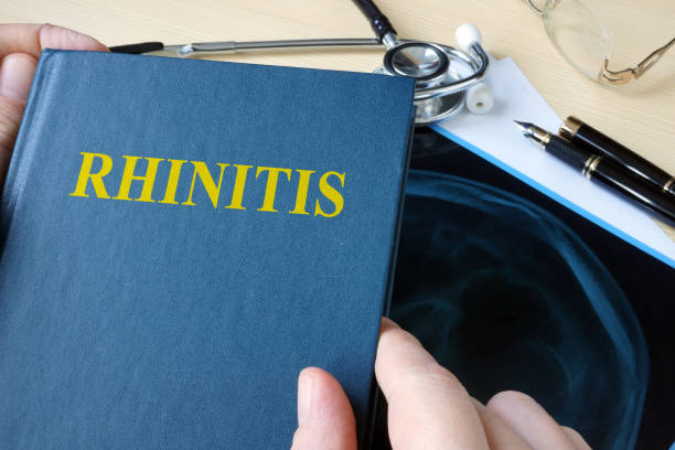 istock Book about Rhinitis on a hospital desk. 904288758