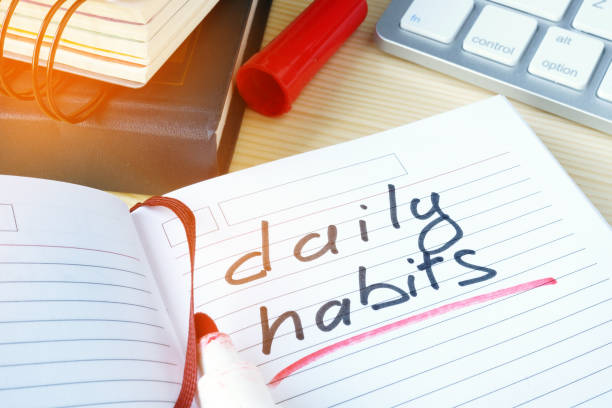 istock Daily habits written in a note. 904289052