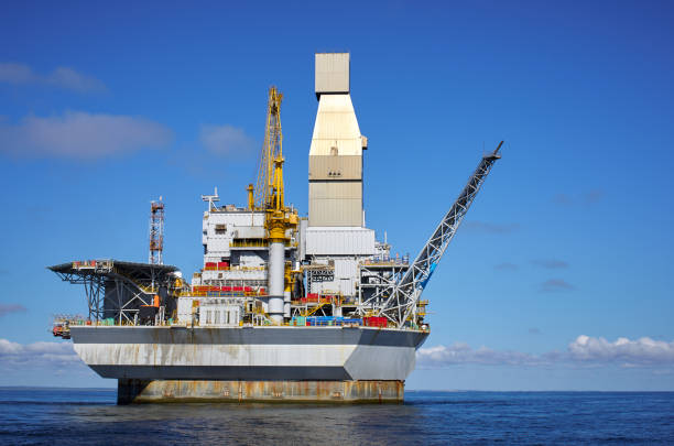 istock Oil rig on offshore area 904333110