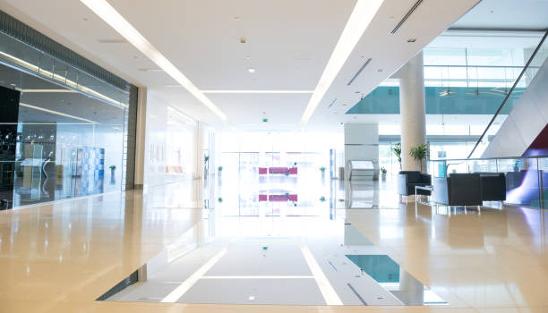 istock Arrow mirror, pointing into empty shopping center in sunset, Dubai 904333240