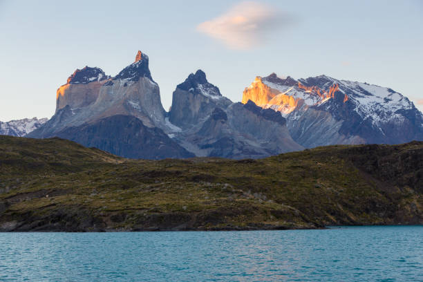 чилийская природа и дикая природа - south america argentina bariloche autumn стоковые фото и изображения