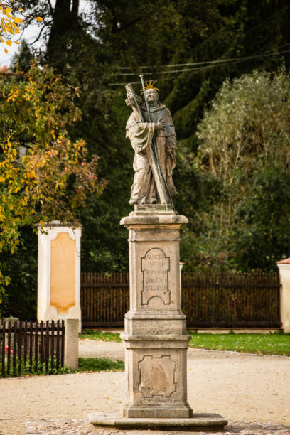 istock Old statue in city centre park 904337910