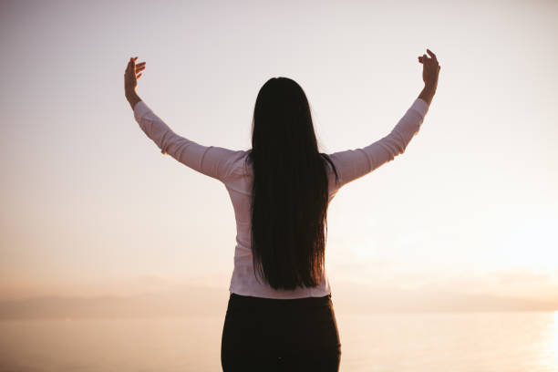 istock Business woman relaxes 904362412