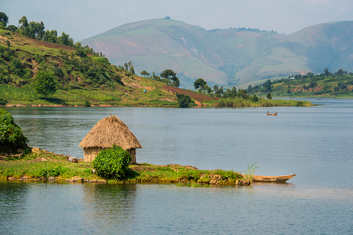 Costa del lago Kivu, Congo, África photo