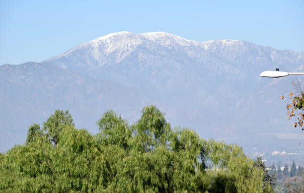 istock The San Gabriel Mountains On A Clear Sunny Day 904376680