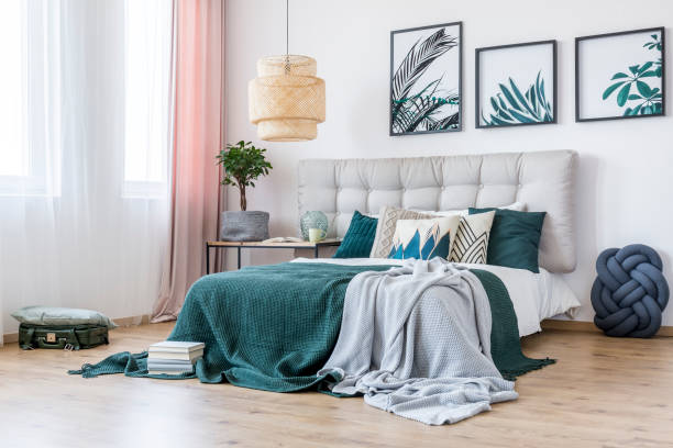 istock Floral green bedroom 904379768