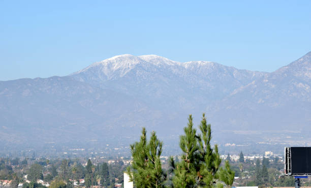 istock The San Gabriel Mountains In The Distance 904380814