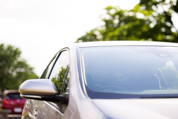 현대 자동차의 전면 유리입니다. - drive blue outdoors rear view 뉴스 사진 이미지