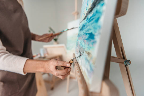 istock selective focus of artist with art tools drawing on easel 904453450