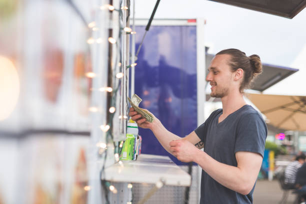 istock Food Cart Customers 904460158