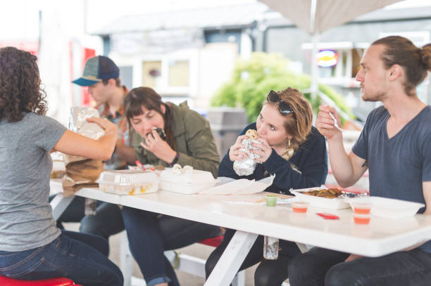 istock Food Cart Customers 904460162