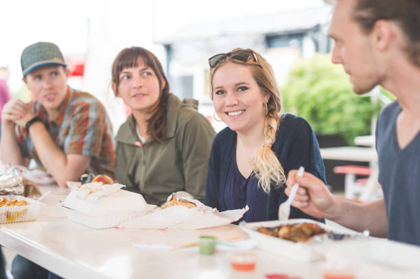 istock Food Cart Customers 904460172