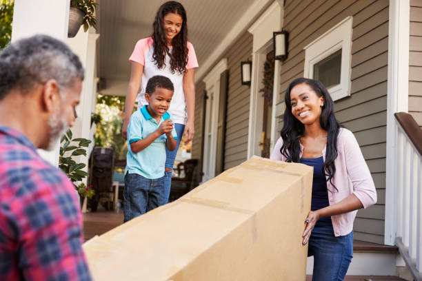 istock Family Carrying Big Box Purchase Into House 904483748