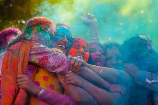 holi festival in indien - asian culture dancing women people stock-fotos und bilder