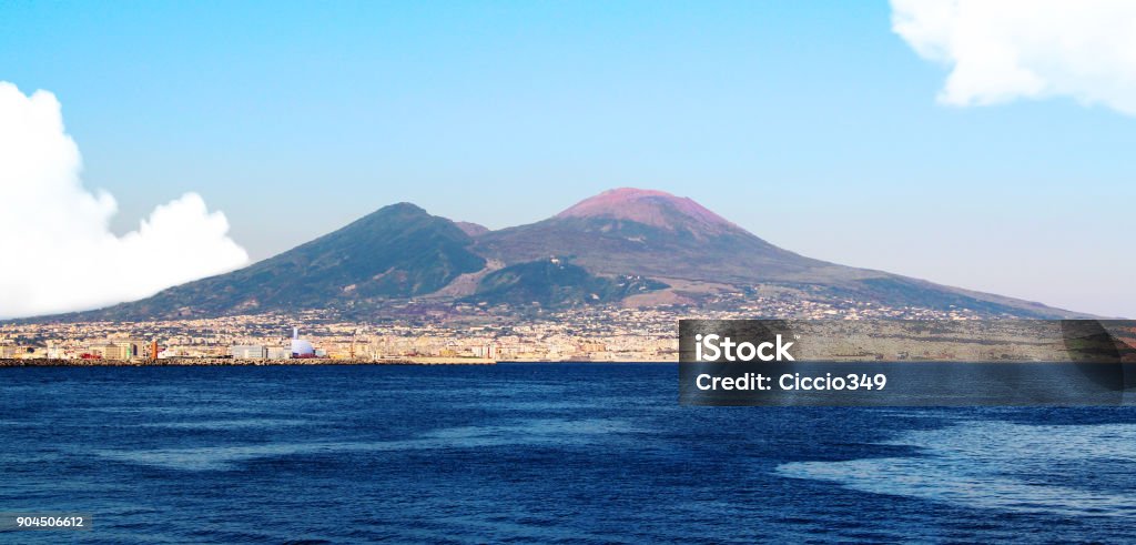 Napoli il golfo ed il vesuvio - Foto stock royalty-free di Acqua