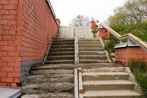istock Old concrete staircase and brick wall 904526396