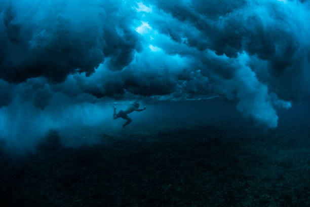 istock Underwater view of the surfer 904531030