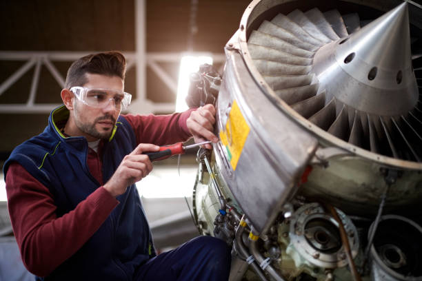 istock Aircraft mechanic in the hangar 904599724