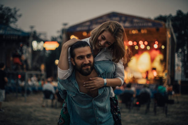 istock Couple on festival 904607886