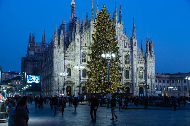 milano - milan italy town square italy cathedral foto e immagini stock