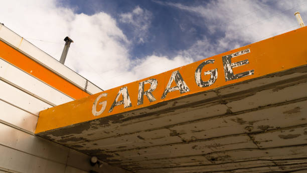 istock Old Abandoned Garage Building Overhang Orange Sign 904646690