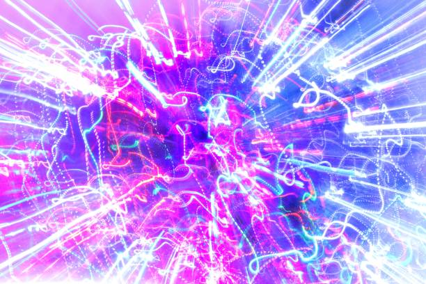 istock Lights in movement toward and from the center 904661178