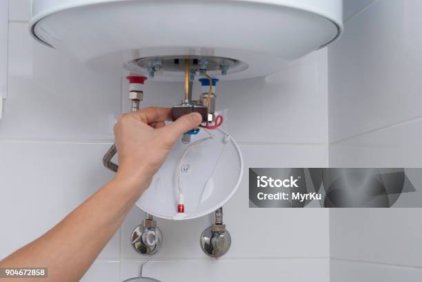 Omhoog buffet overschot Reparatie Elektrische Boiler Stockfoto en meer beelden van Boiler - Boiler, Vervanging, Repareren - iStock Omhoog buffet overschot Reparatie Elektrische Boiler Stockfoto en meer beelden van Boiler - Boiler, Vervanging, Repareren - iStock