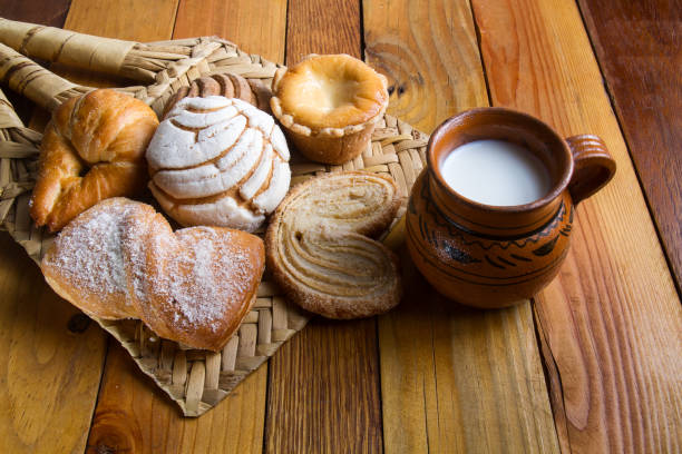 istock Traditional mexican sweet bread and milk 904687916