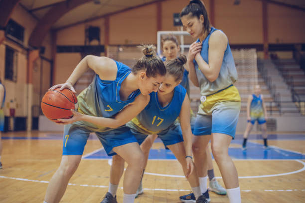 istock Basketball players playing basketball 904706592