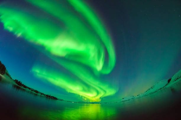 istock Colorful northern lights 904734924