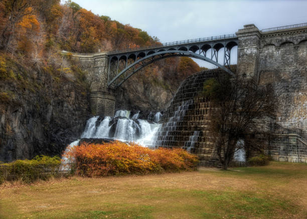 istock The New Croton Dam with a road over the top 904763874
