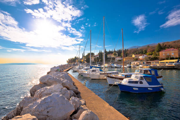 icici village waterfront and harbor in opatija riviera, turquoise sea and blue sky, kvarner, croatia - 4603 imagens e fotografias de stock