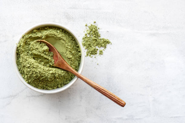 polvo de té verde matcha. vista superior. - té matcha fotografías e imágenes de stock