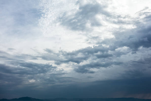 ドラマチックな空 - stratosphere sky cloud blue ストックフォトと画像