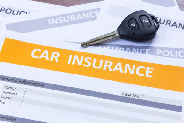istock Car insurance form with car key 904790890