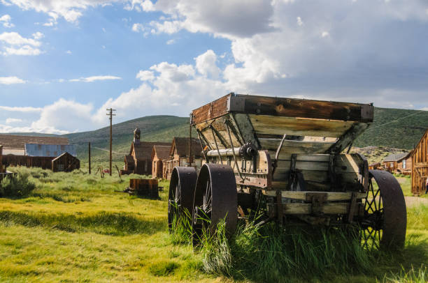 istock Old abandoned wagon in an American Ghost Town 904803016