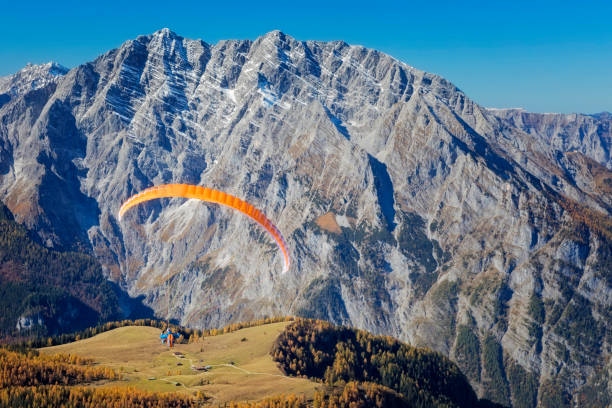 istock Paraglider flying over Gotzenalm at Watzmann - Nationalpark Berchtesgaden 904805940